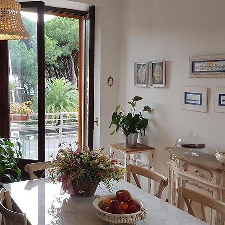 Brezza Marina Bed & Breakfast Marina Di Carrara Exterior foto