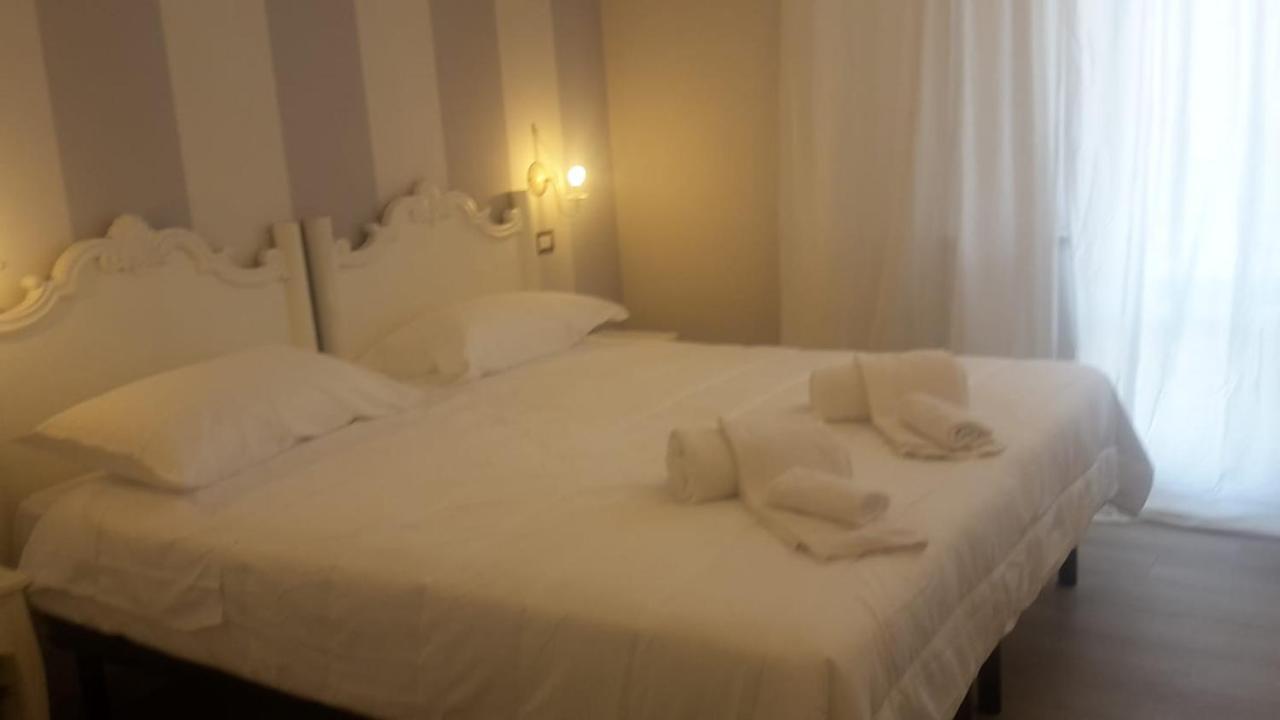 Brezza Marina Bed & Breakfast Marina Di Carrara Exterior foto
