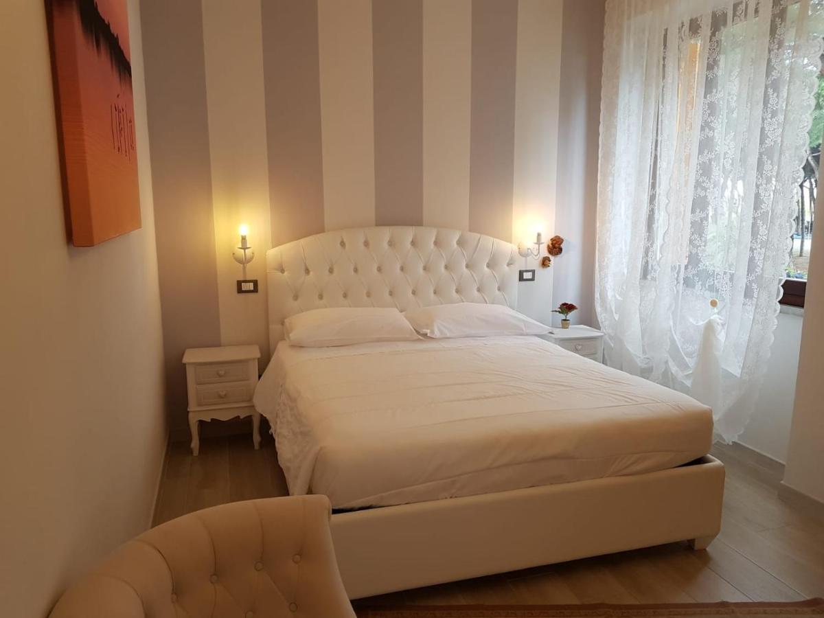 Brezza Marina Bed & Breakfast Marina Di Carrara Exterior foto