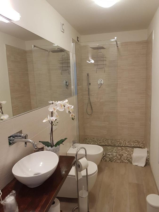 Brezza Marina Bed & Breakfast Marina Di Carrara Exterior foto