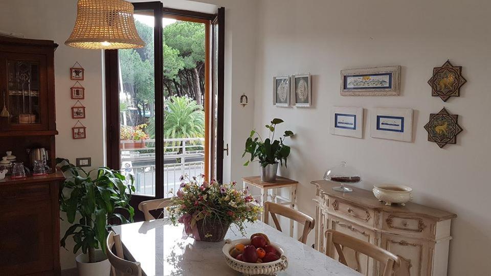 Brezza Marina Bed & Breakfast Marina Di Carrara Exterior foto